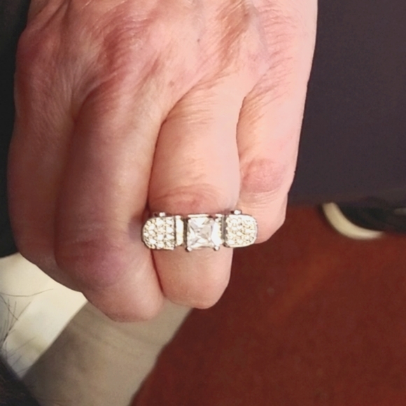 Sz 9 Unisex Zirconia Diamond Filled Ring - Picture 2 of 5